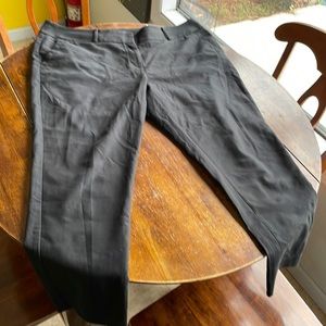 Ann Taylor black Julie skinny capris size 16